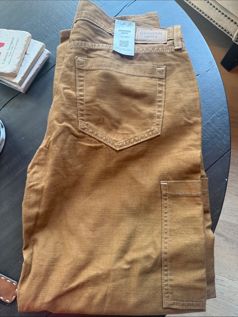 Levi's Women's Straight-Leg Jeans cargo in Caramel Brown